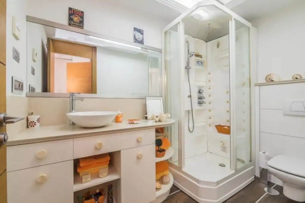 Badezimmer von Dachboden zum Verkauf in Elche / Elx mit Terrasse