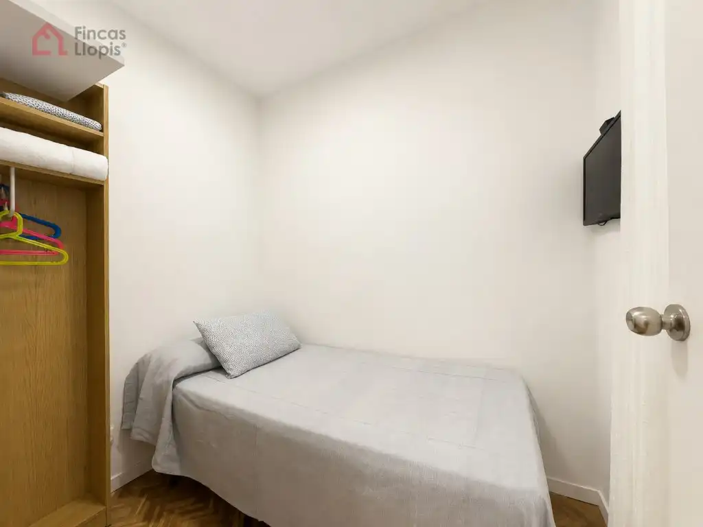 Habitación de Piso en venta en Barcelona con Balcón y Internet