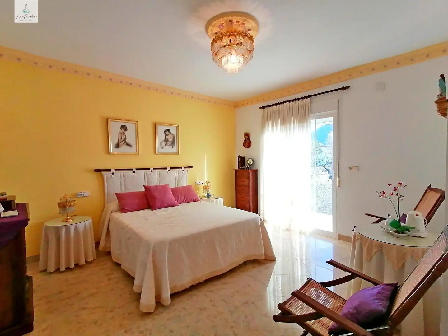 Dormitori de Casa o xalet en venda en Loja amb Jardí privat, Terrassa i Traster