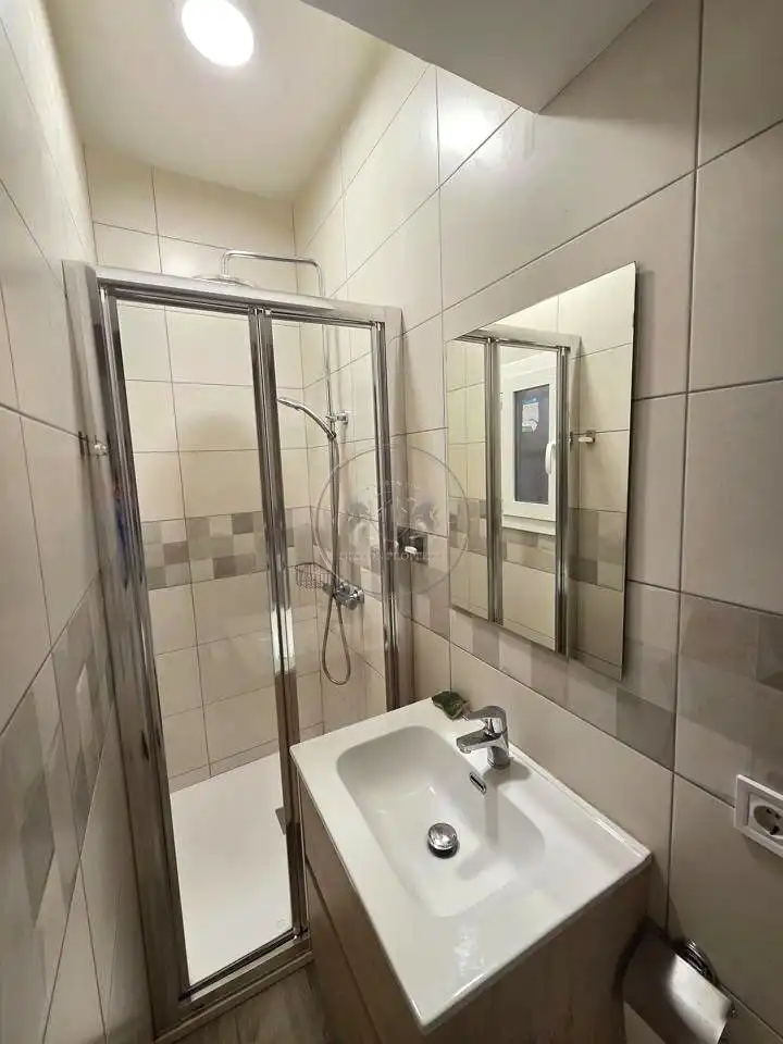 Bathroom of Ground floor for rent in Madrid  with Furnished
