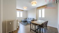 Living room of Flat to rent in  Madrid Capital  with Air Conditioner, Heating and Parquet flooring