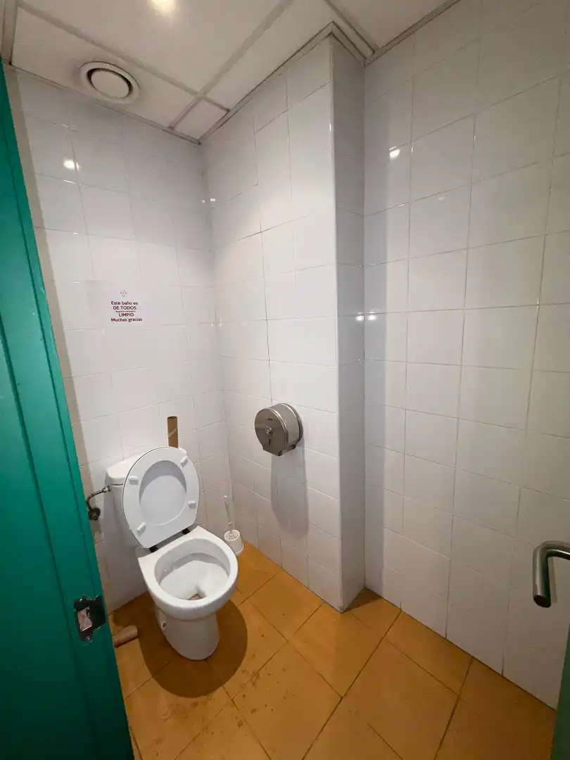 Bany de Local de lloguer en Valladolid amb Aire condicionat