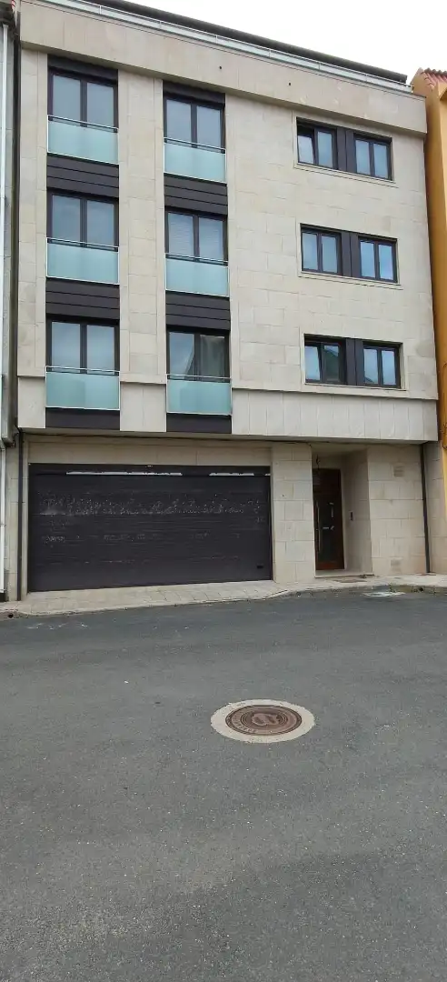 Vista exterior de Pis en venda en Cedeira amb Parquet, Traster i Forn