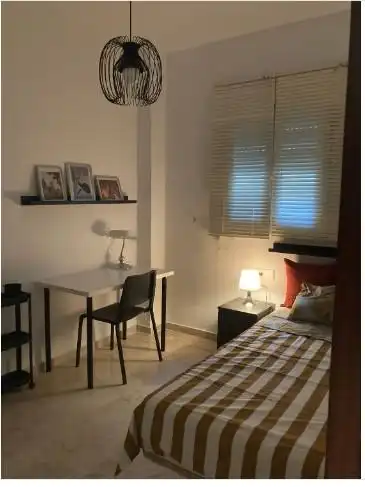 Habitación de Piso de alquiler en Sevilla con Aire acondicionado y Amueblado