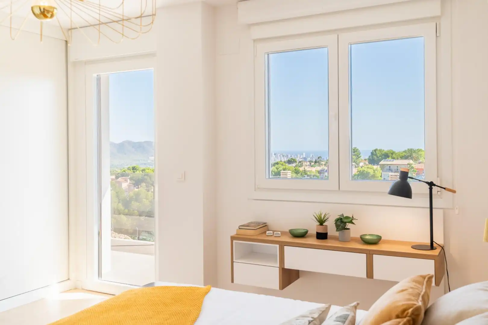 Dormitori de Casa adosada en venda en La Nucia amb Aire condicionat, Jardí privat i Terrassa
