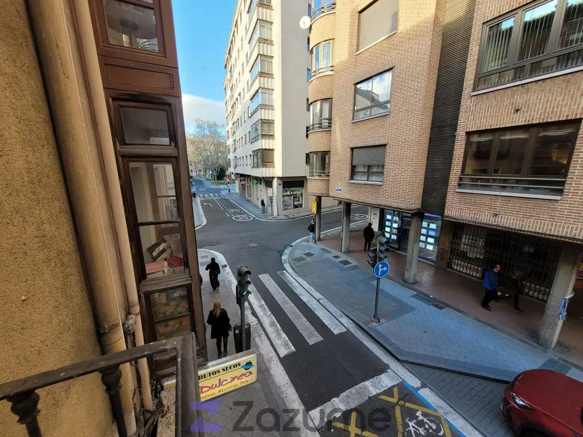 Study for rent in C. Alonso Pesquera, Centro