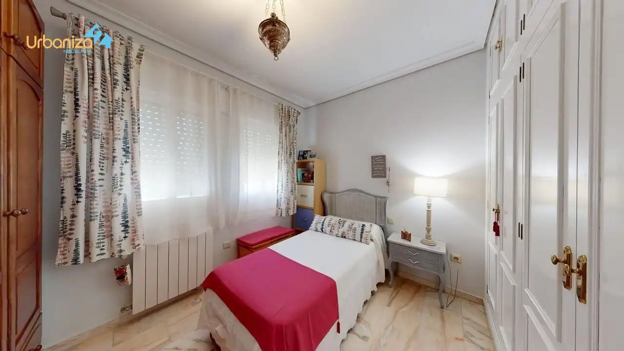 Habitación de Casa o chalet en venta en Badajoz con Aire acondicionado, Jardín privado y Terraza