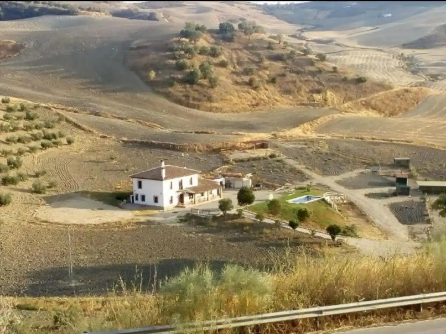 Außenansicht von Country house zum Verkauf in Ronda mit Schwimmbad und Balkon