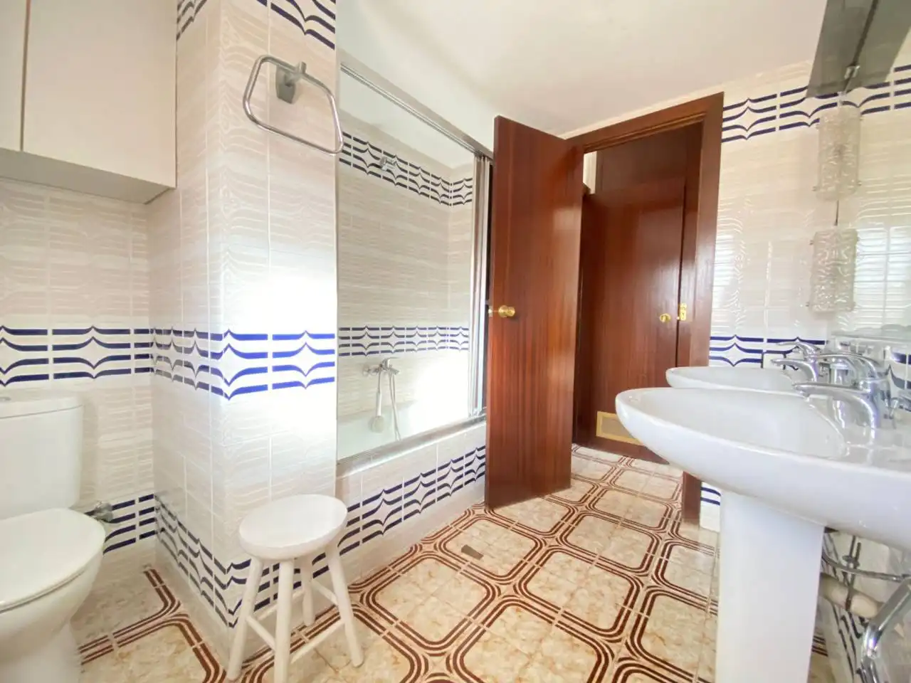 Baño de Ático en venta en Gavà con Calefacción, Terraza y Trastero