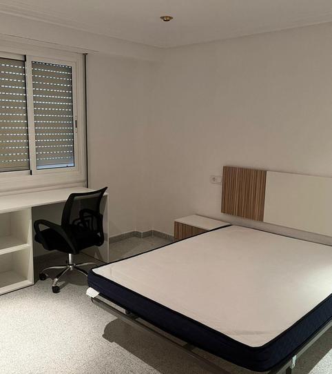 Photo 2 of Flat to share in Calle Obispo Winibal, Altabix, Alicante