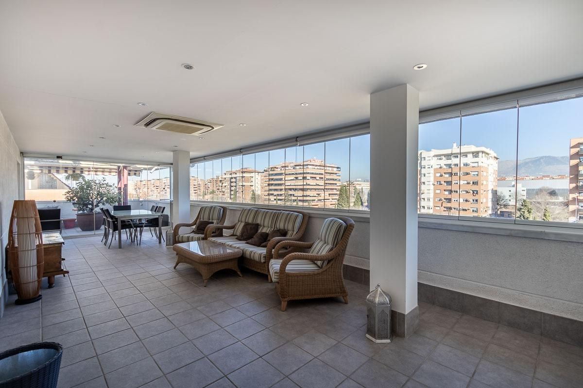 Terrassa de Dúplex en venda en  Granada Capital amb Aire condicionat, Calefacció i Jardí privat