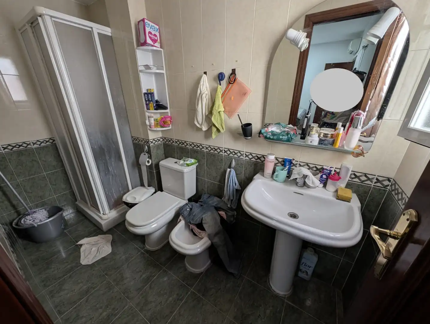Badezimmer von Wohnung zum Verkauf in Lucena mit Klimaanlage, Privatgarten und Terrasse