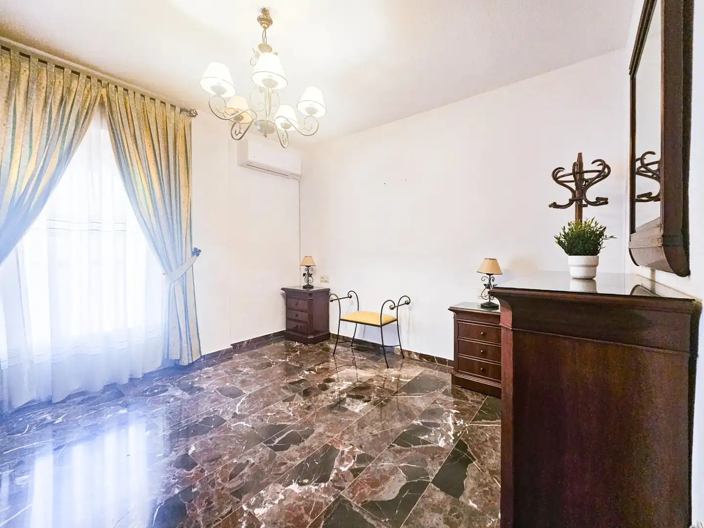 Piso en venta en Calle Manuel Caballero Venzalá, Renfe - Bulevar 1ª y 2ª Fase