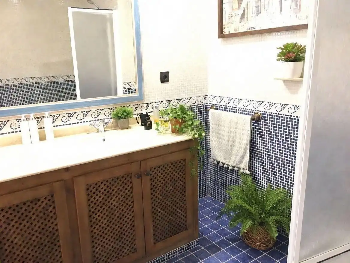 Bathroom of Attic for sale in Silla  with Air Conditioner, Heating and Parquet flooring