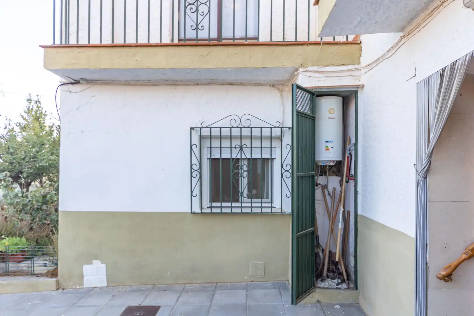 Vista exterior de Finca rústica en venda en Guadix amb Calefacció, Jardí privat i Traster