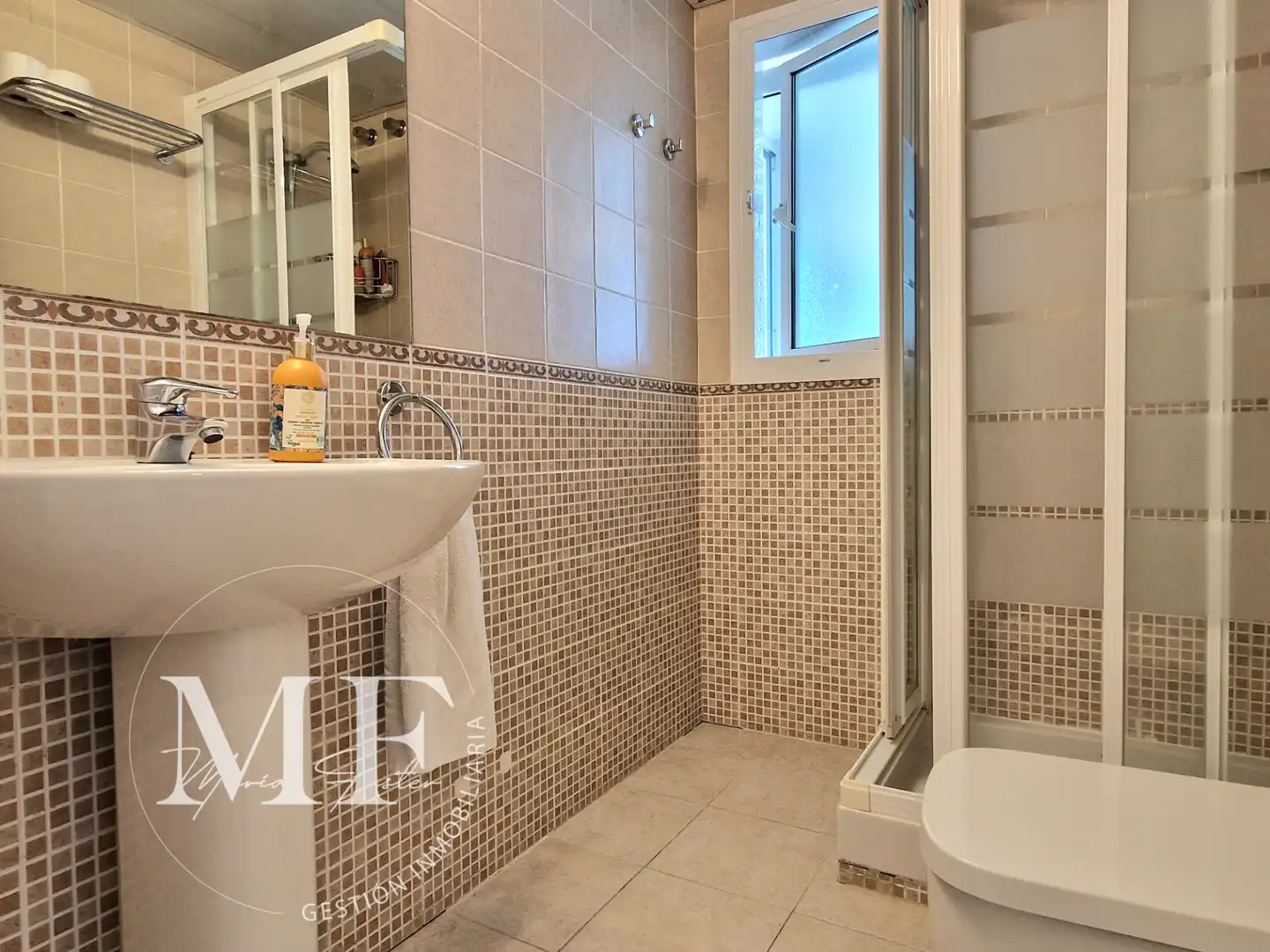 Badezimmer von Wohnung zum Verkauf in Alicante / Alacant mit Klimaanlage, Heizung und Terrasse
