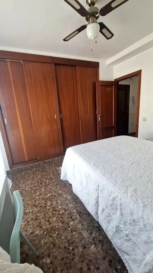 Dormitori de Pis de lloguer en Moncada amb Aire condicionat i Moblat