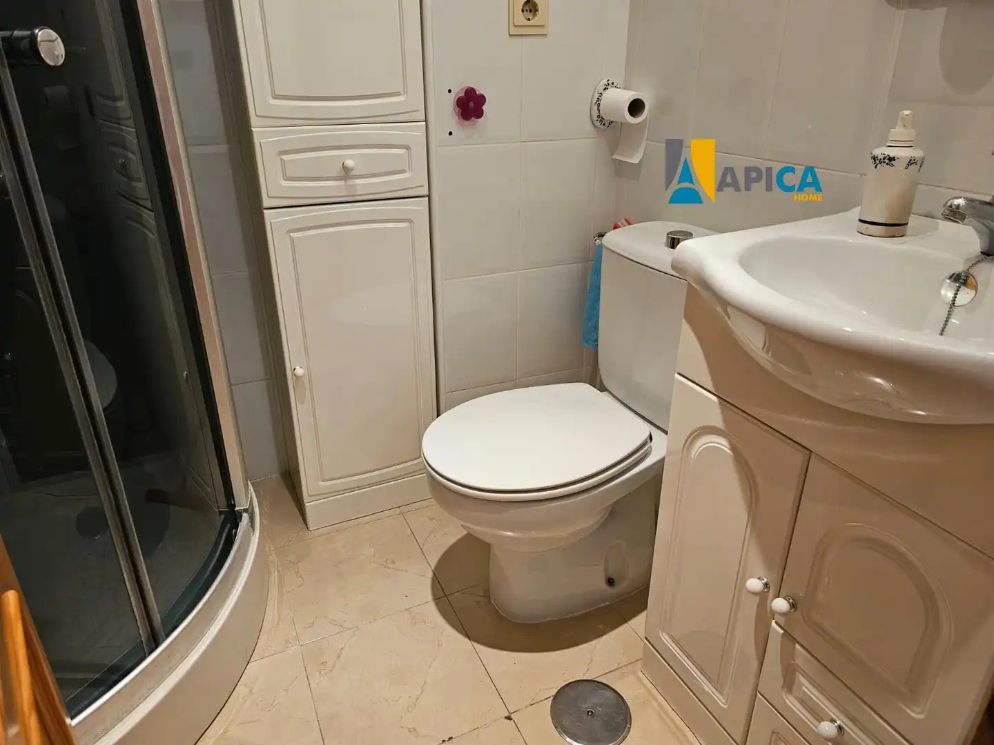 Baño de Piso en venta en Manilva con Terraza y Alarma