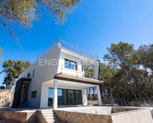 Vista exterior de Casa o xalet en venda en Sant Pere de Ribes amb Aire condicionat, Calefacció i Jardí privat