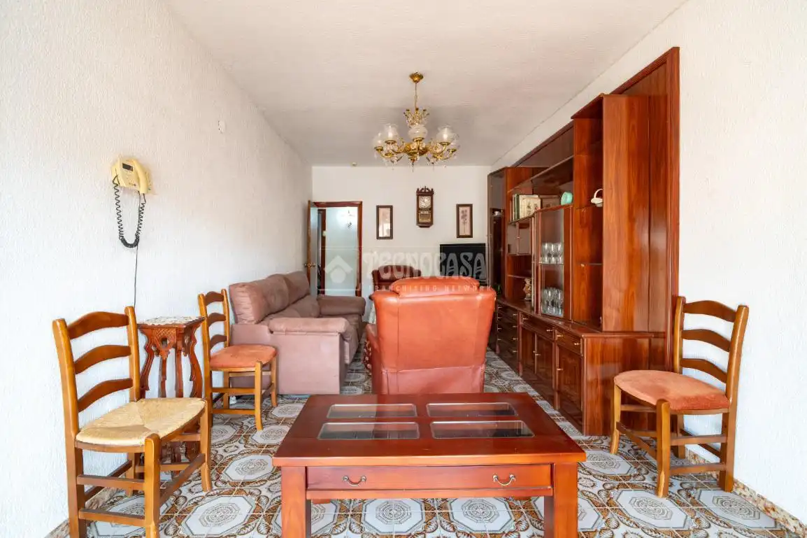 Sala d'estar de Casa adosada en venda en Iznalloz amb Aire condicionat