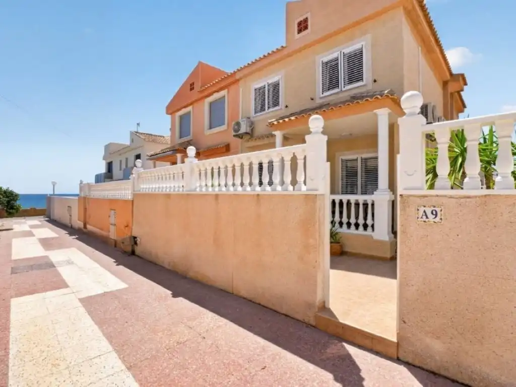 Casa con jardín en venta en La Mata