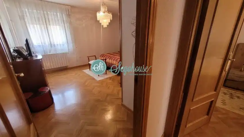 Dormitori de Casa o xalet en venda en Segovia amb Calefacció, Parquet i Terrassa