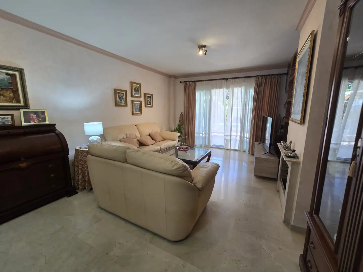 Sala de estar de Piso en venta en Marbella con Aire acondicionado, Terraza y Alarma
