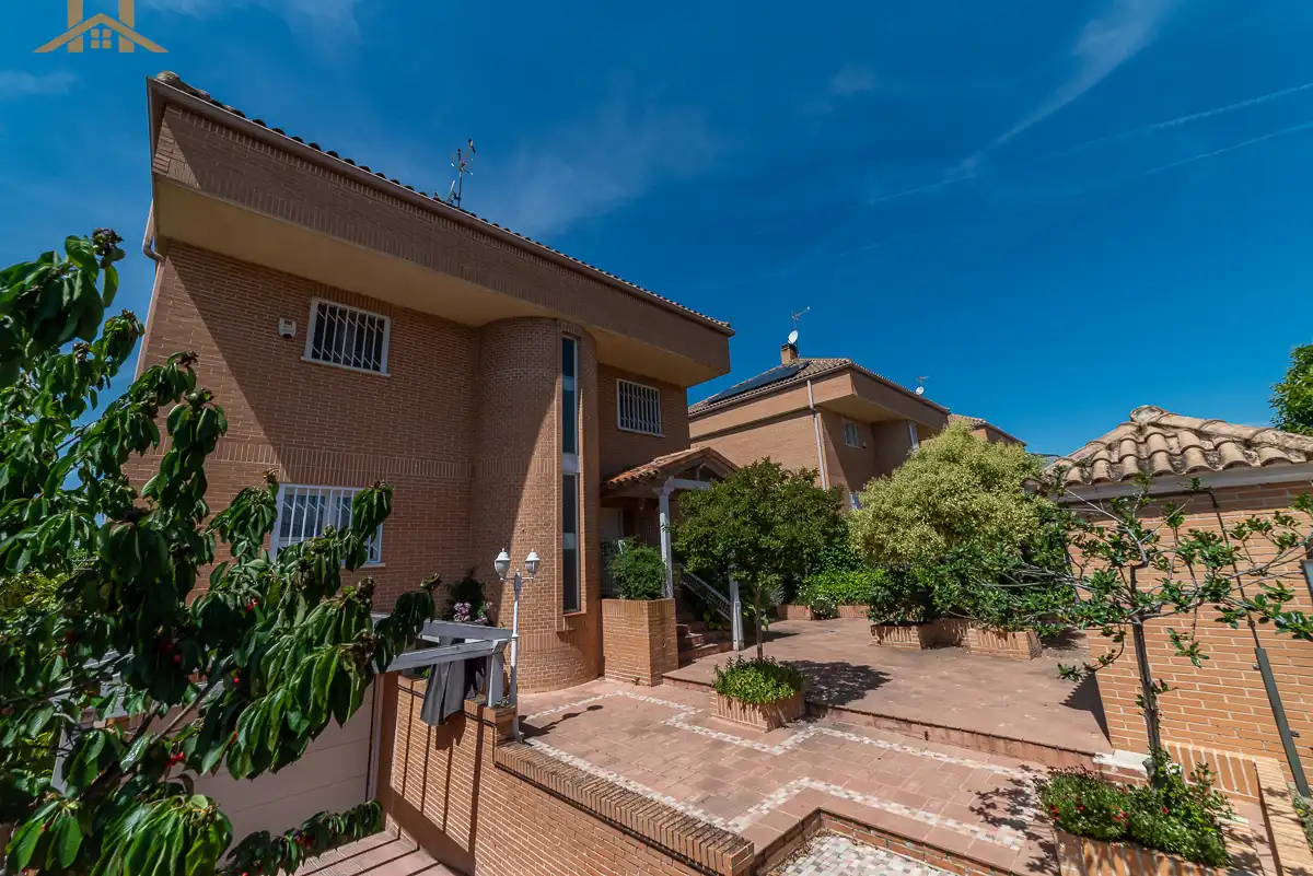 Vista exterior de Casa o chalet en venta en Arroyomolinos (Madrid) con Aire acondicionado, Jardín privado y Terraza