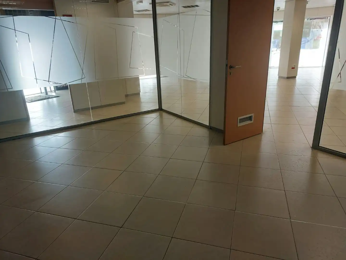 Business premises for sale in Carrer d'Albocàsser, imagen 2
