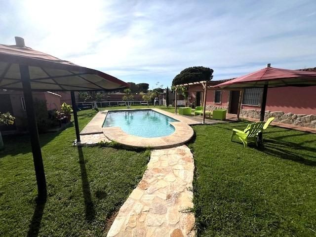 Piscina de Casa o xalet en venda en Chiclana de la Frontera amb Aire condicionat, Calefacció i Jardí privat