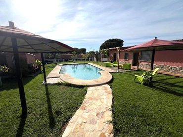 Chalet con piscina en venta en Las Lagunas - Campano