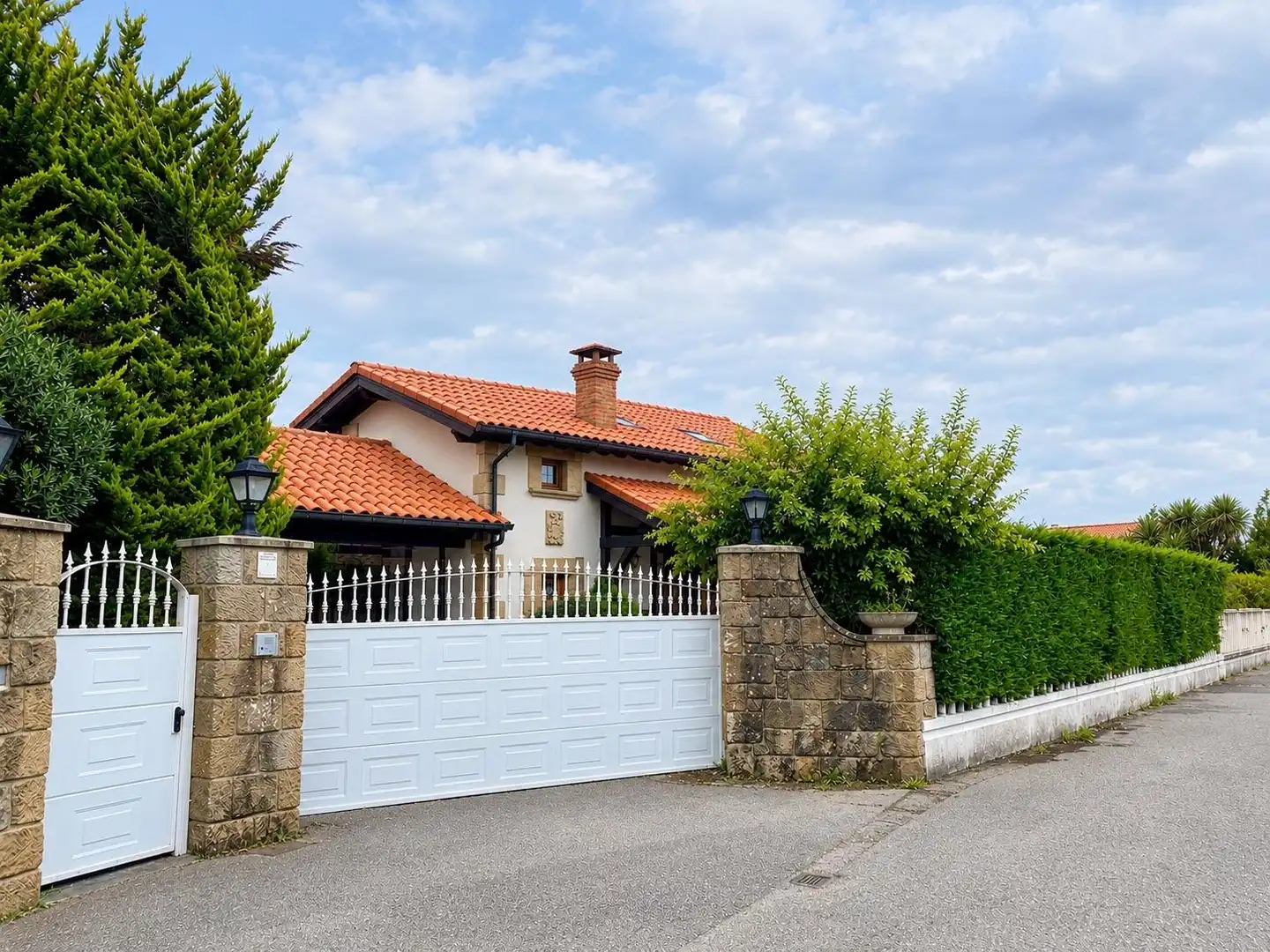 Chalet con terraza en venta en Calle Cortiguera
