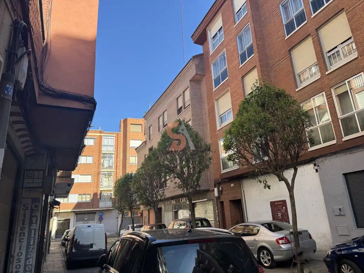 Vista exterior de Piso de alquiler en Valladolid con Calefacción