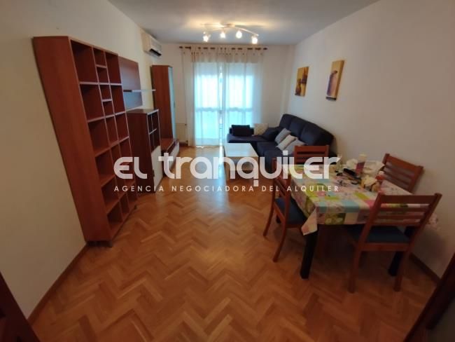 Sala d'estar de Pis de lloguer en Alcalá de Henares amb Aire condicionat, Parquet i Traster