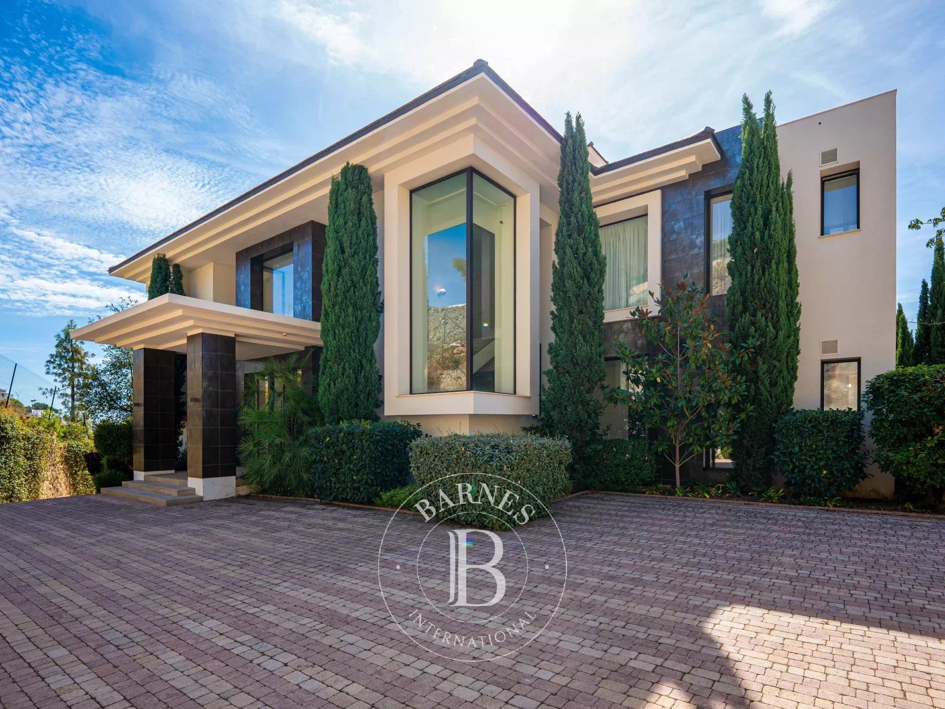 Vista exterior de Casa o xalet en venda en Benahavís amb Aire condicionat, Calefacció i Terrassa