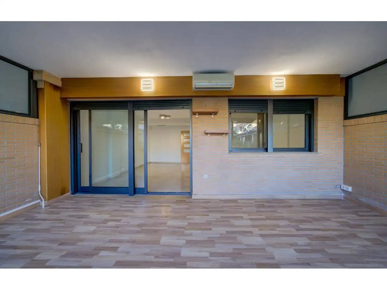 Casa adosada en venta en Valencia con Aire acondicionado, Calefacción y Terraza