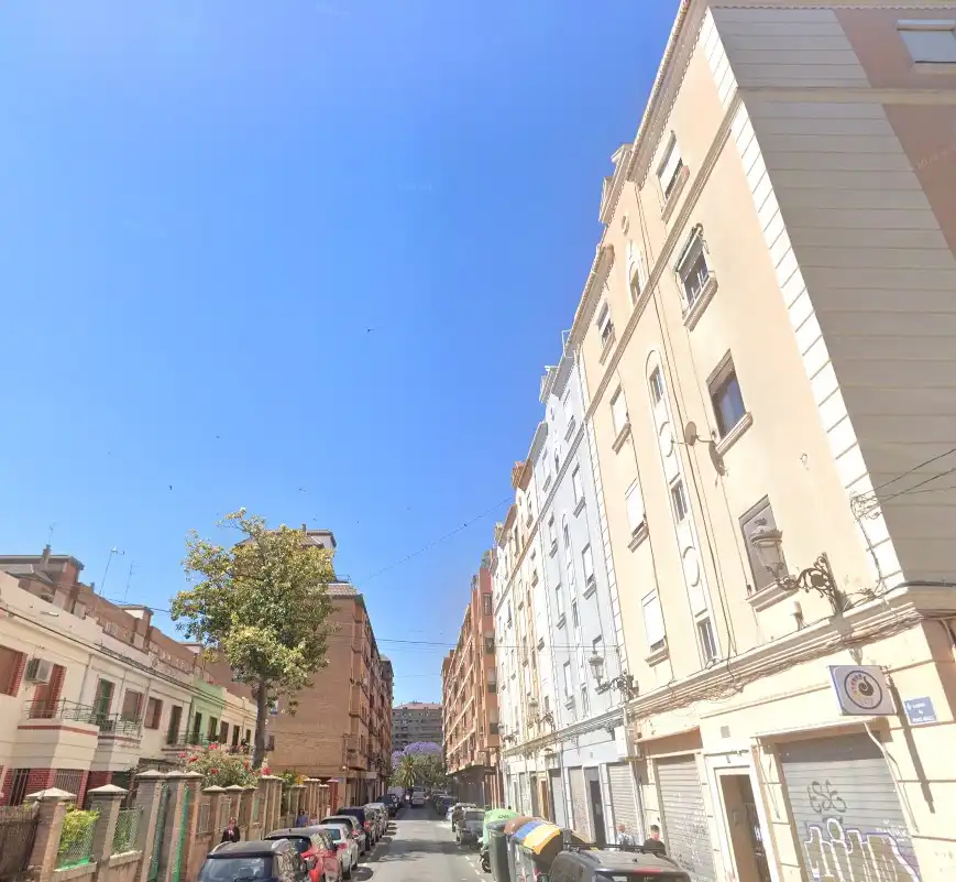 Vista exterior de Pis en venda en Valencia amb Balcó