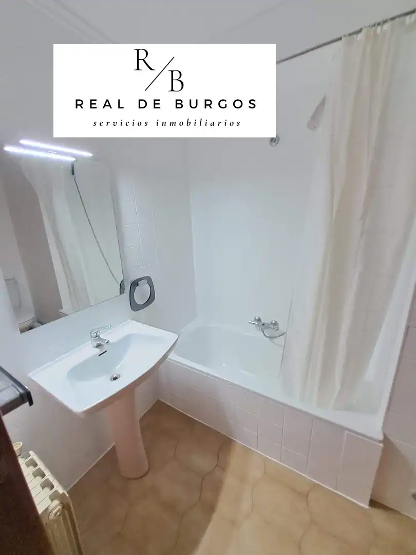 Bathroom of Flat for rent in Valladolid  with Heating, Terrace and Furnished
