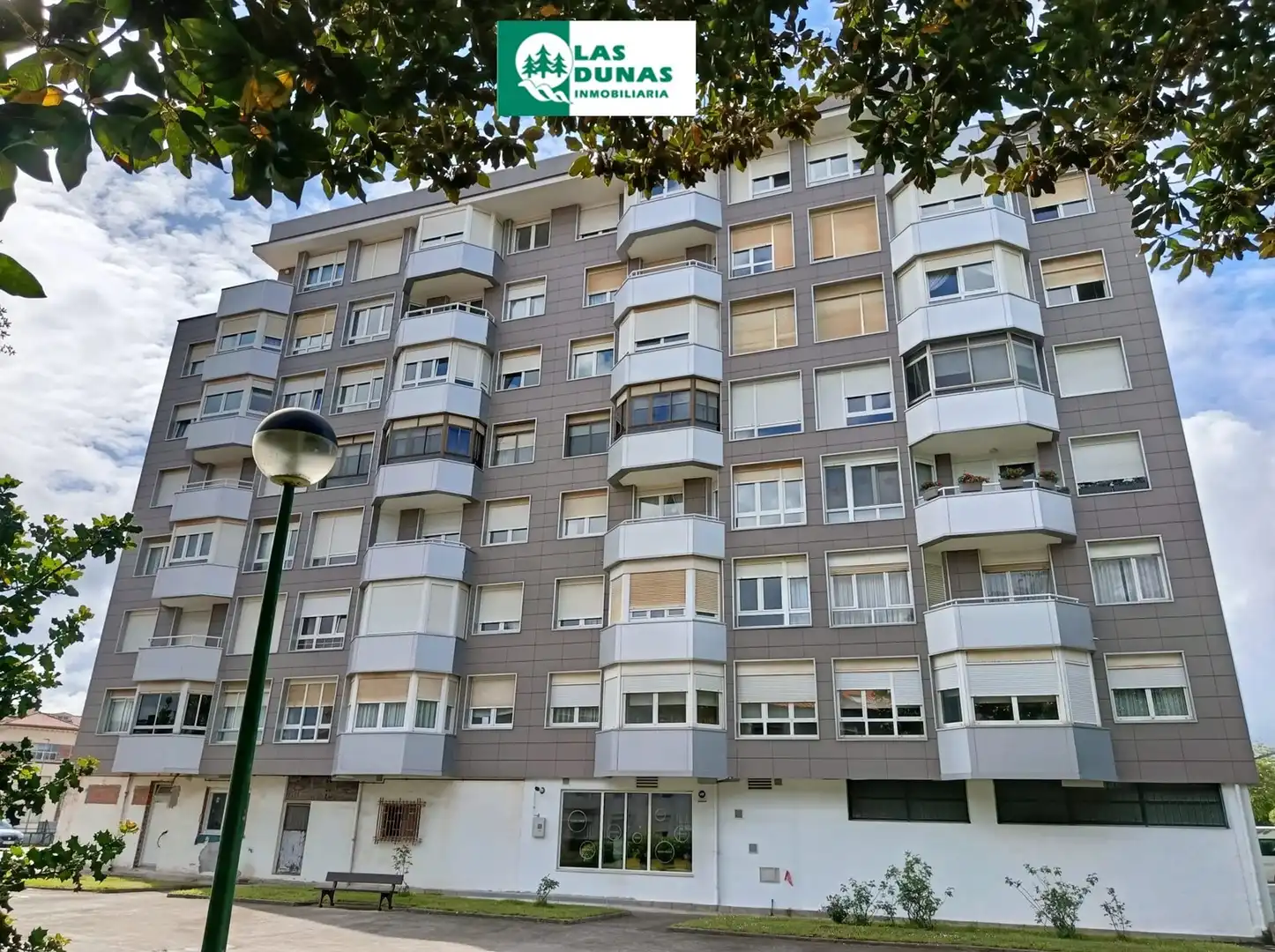 Vista exterior de Pis en venda en Santander amb Parquet, Terrassa i Forn