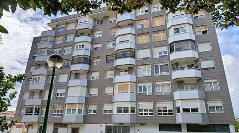 Piso en urbanización privada con parking. Ideal para familias con hijos.