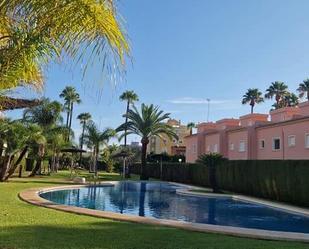 Piscina de Pis de lloguer en Dénia amb Aire condicionat i Terrassa