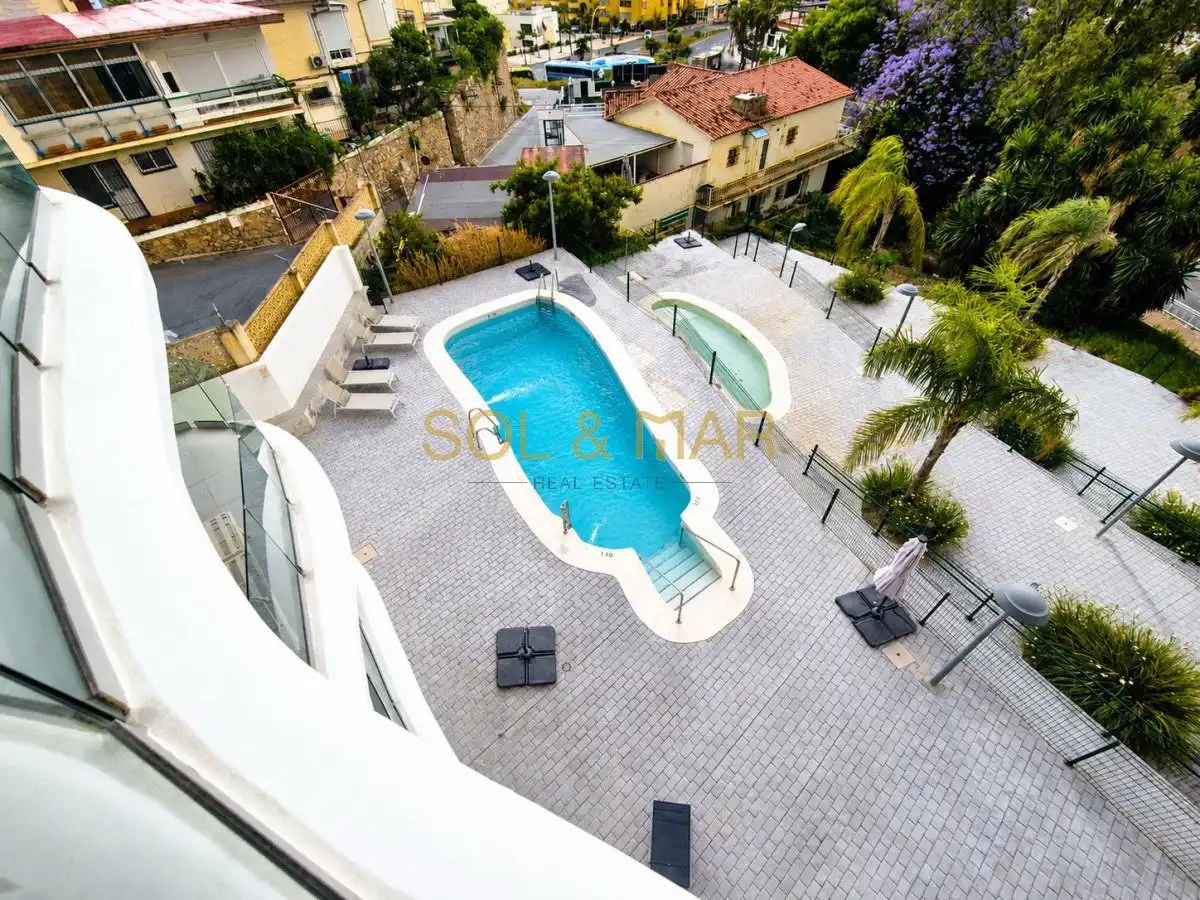 Piscina de Pis en venda en Torremolinos amb Aire condicionat, Calefacció i Moblat