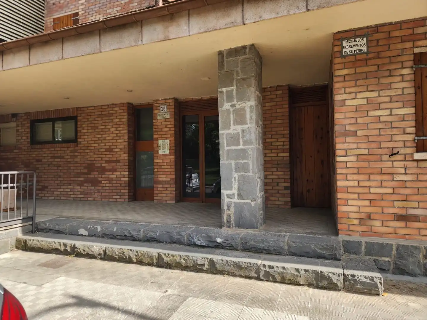 Vista exterior de Piso de alquiler en Jaca con Calefacción, Jardín privado y Parquet