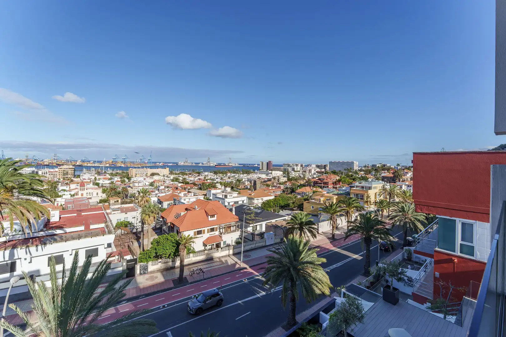 Vista exterior de Casa o xalet en venda en Las Palmas de Gran Canaria amb Aire condicionat, Calefacció i Jardí privat