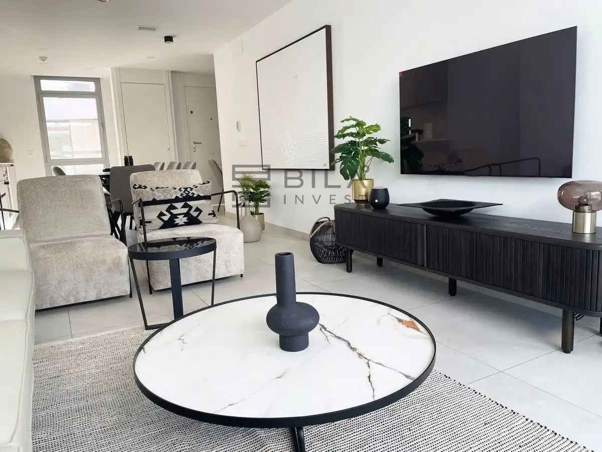 Sala d'estar de Àtic en venda en Marbella amb Aire condicionat, Terrassa i Traster