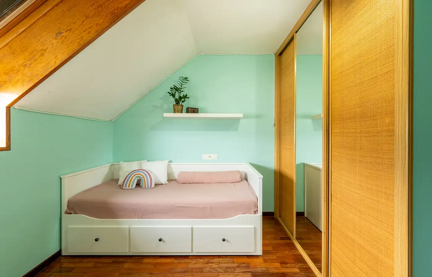 Schlafzimmer von Maisonette zum Verkauf in A Coruña Capital  mit Parkett, Ofen und Waschmaschine