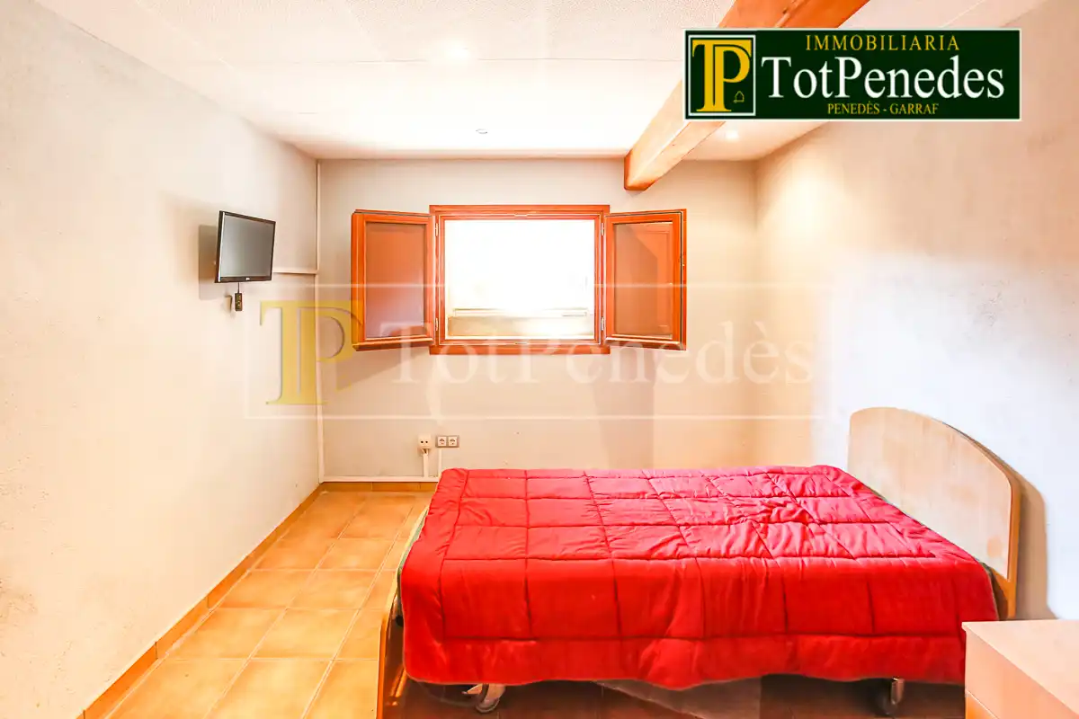 Habitación de Finca rústica en venta en Sant Martí Sarroca con Jardín privado, Trastero y Lavadora