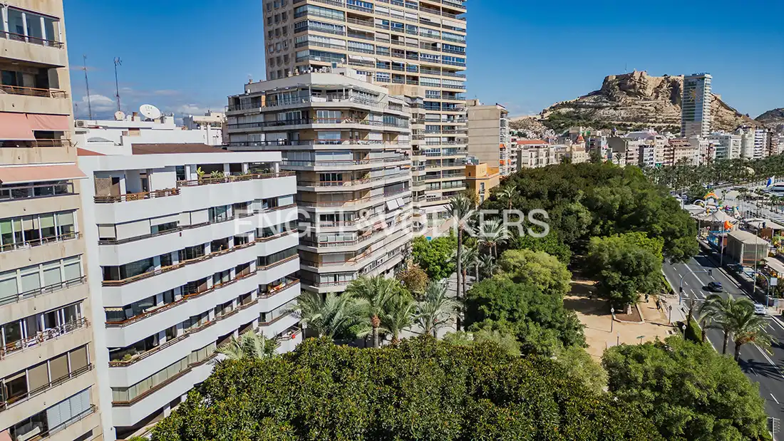 Vista exterior de Pis en venda en Alicante / Alacant amb Aire condicionat, Calefacció i Terrassa