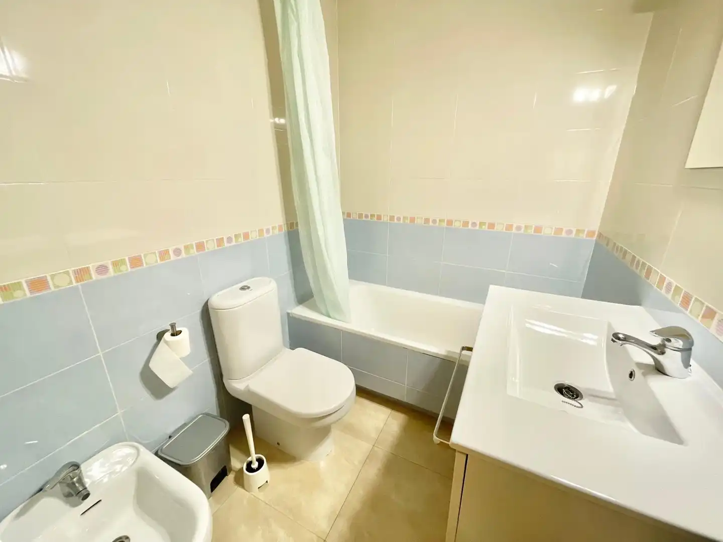Bany de Apartament de lloguer en Los Alcázares amb Aire condicionat, Terrassa i Traster