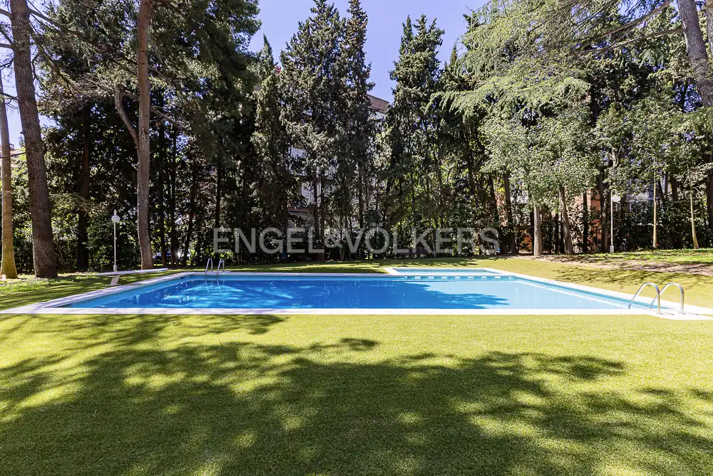Piscina de Piso en venta en Barcelona con Aire acondicionado, Calefacción y Parquet